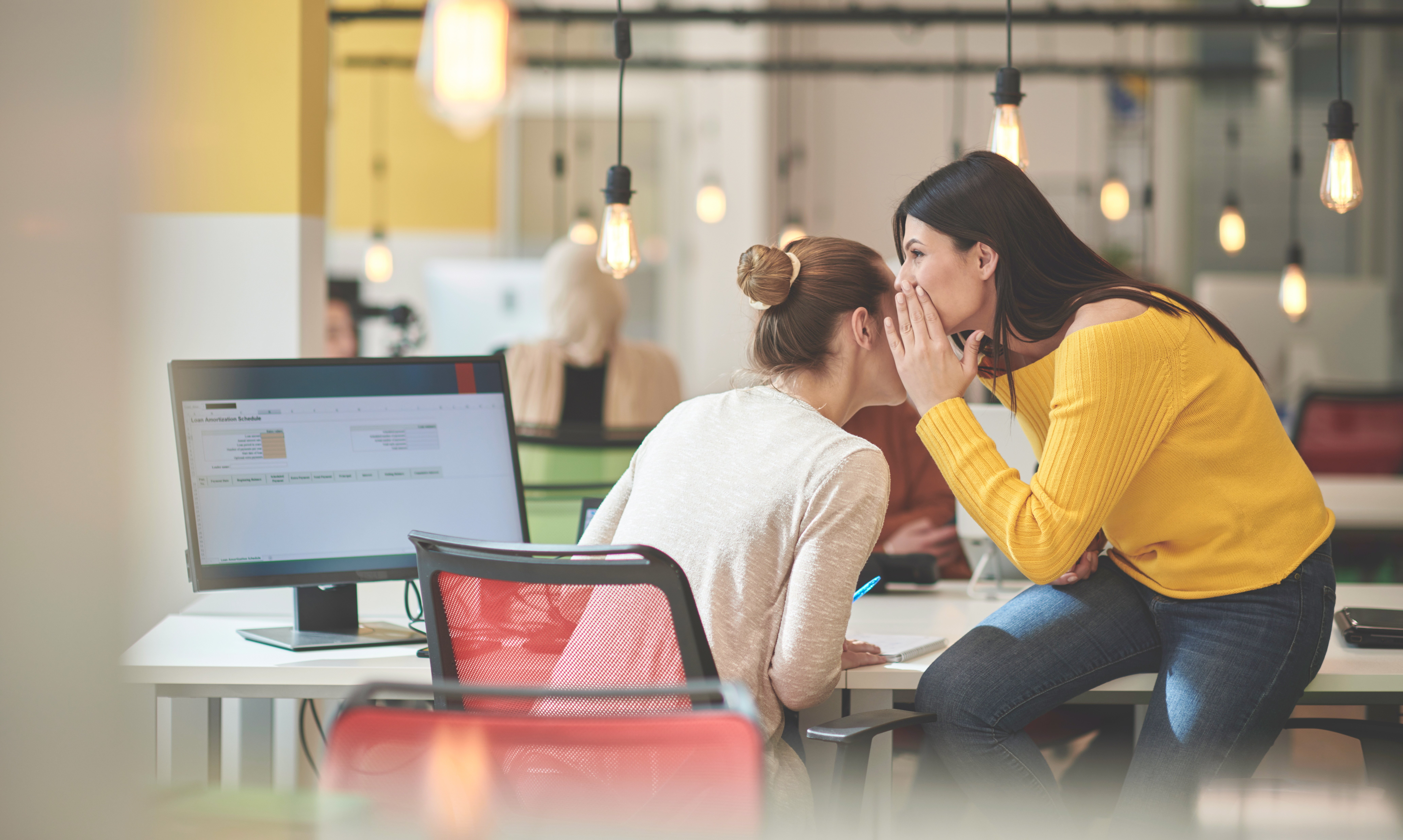 women discussing secrets of working with a content marketing agency